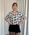 Siyah beyaz baskılı crop gömlek