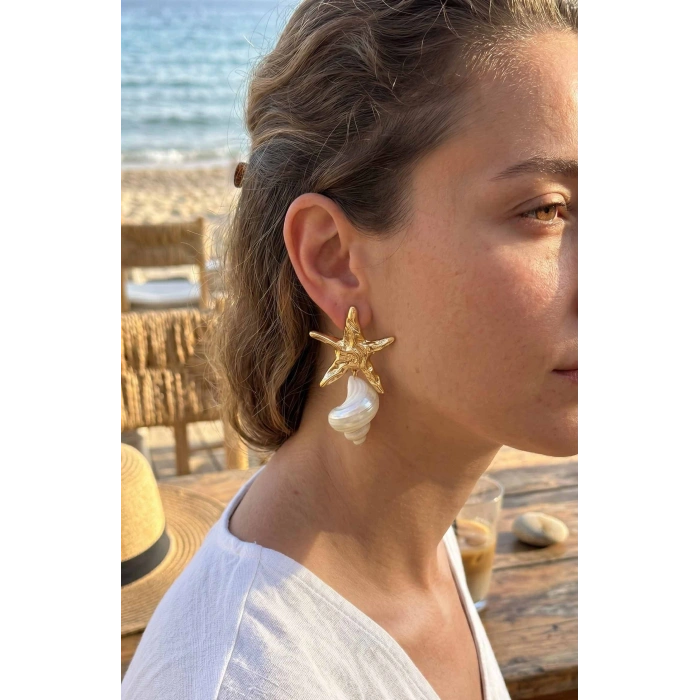 Doğal Deniz Kabuğu ve Gold Renk Yıldız Model Kadın Küpe 5886