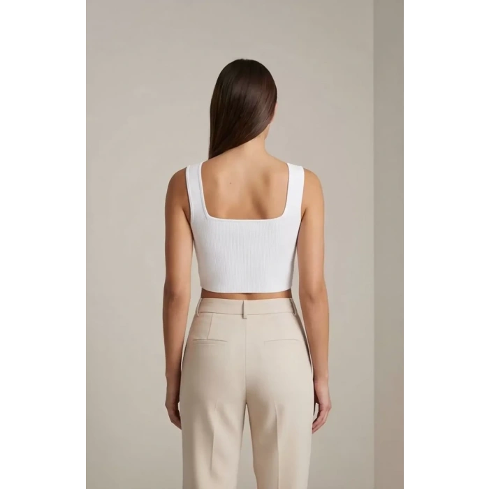 Kadın Beyaz Kalın Askılı Crop Top Büstiyer – Modern ve Şık Tasarım