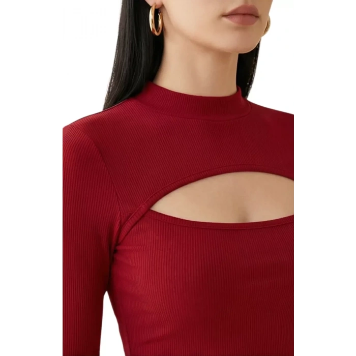 Kadın Bordo Göğüs Dekolteli Uzun Kollu Cut Out Crop Top Bluz – Şık, Rahat ve Kolay Kombinlenebilir
