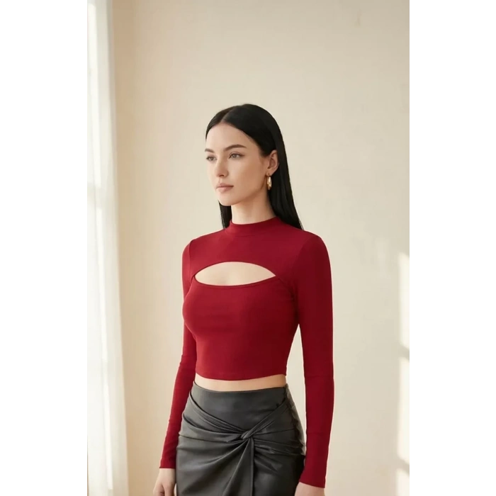 Kadın Bordo Göğüs Dekolteli Uzun Kollu Cut Out Crop Top Bluz – Şık, Rahat ve Kolay Kombinlenebilir