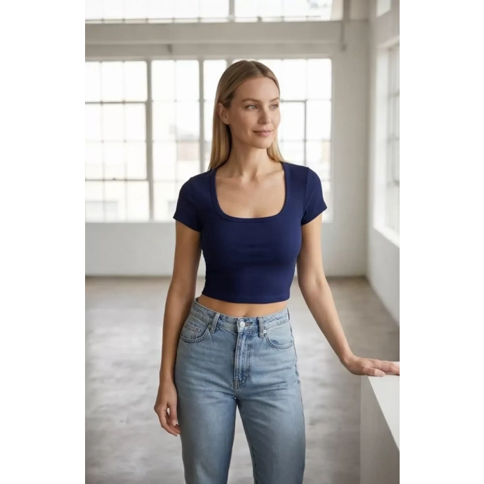 Kadın Lacivert Yarım Kol Düz Yaka Crop Top Bluz – Şık, Rahat ve Kolay Kombinlenebilir