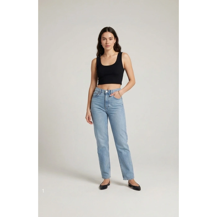 Kadın Siyah Kare Yaka Crop Top Bluz – Şık, Rahat ve Kolay Kombinlenebilir