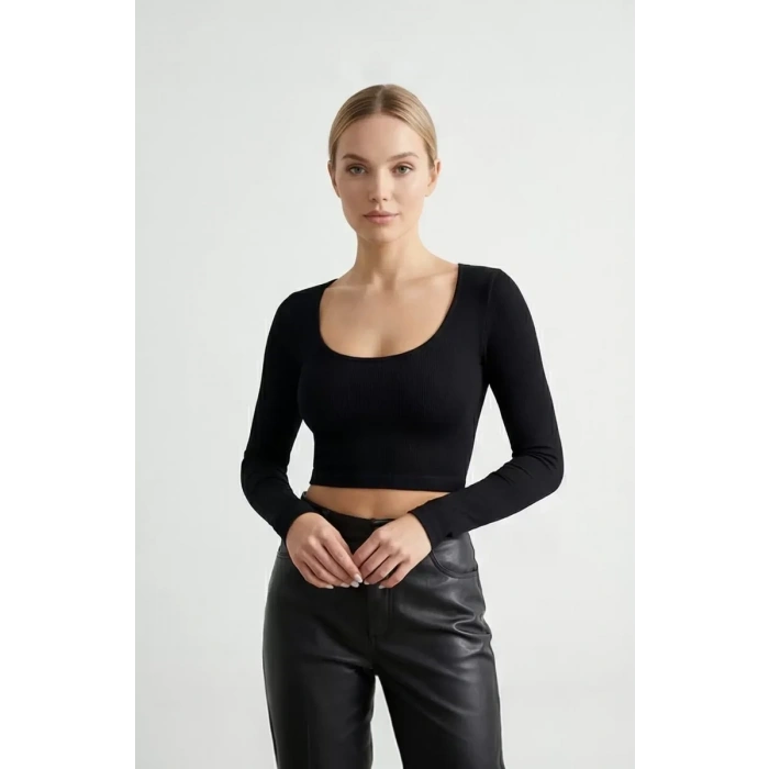 Kadın Siyah Uzun Kol Kare Yaka Crop Top Bluz – Şık, Rahat ve Kolay Kombinlenebilir