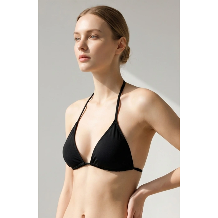 Kadın Siyah ve Fuşya Minimal Kesim Üçgen Bikini Üstü – Modern ve Şık Tasarım