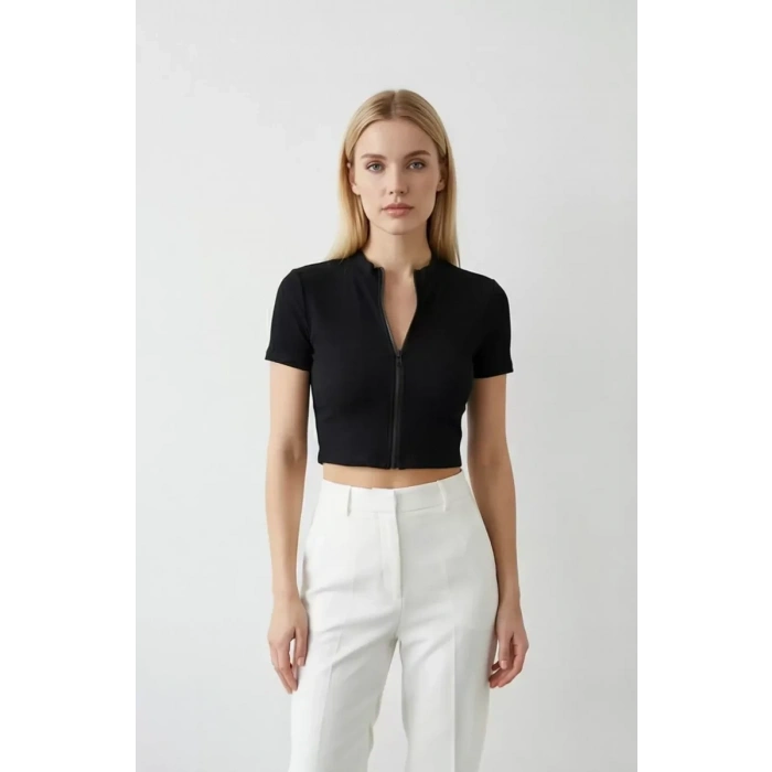 Kadın Siyah Yarım Fermuarlı ve Kısa Kollu Crop Top Bluz