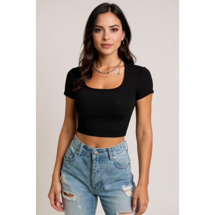Kadın Siyah Yarım Kol Düz Yaka Crop Top Bluz – Şık, Rahat ve Kolay Kombinlenebilir