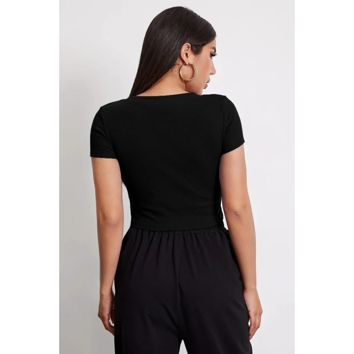 Kadın Siyah Yuvarlak Yaka Yarım Kol Crop Top Bluz – Şık, Rahat ve Kolay Kombinlenebilir
