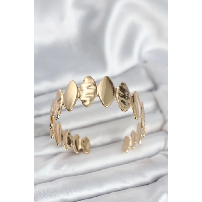 Pirinç Gold Renk Parçalı Model Kadın Bileklik 5886