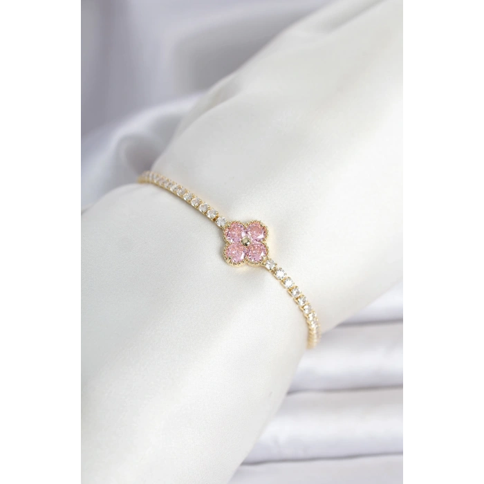 Pirinç Gold Renk Pembe Zirkon Taşlı Yonca Model Su Yolu Kadın Bileklik 5886