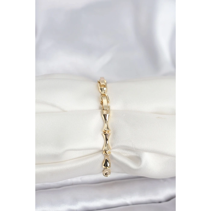 Pirinç Gold Renk VIP Seri Kemik Model Zirkon Taşlı Kadın Bileklik 5886