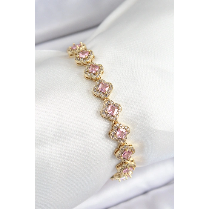 Pirinç Zirkon Taşlı Pembe Yonca Baget Model Gold Renk VIP Seri Kadın Bileklik 5886