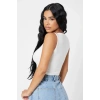 Kadın Beyaz Kare Yaka Crop Top Bluz – Şık, Rahat ve Kolay Kombinlenebilir