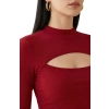 Kadın Bordo Göğüs Dekolteli Uzun Kollu Cut Out Crop Top Bluz – Şık, Rahat ve Kolay Kombinlenebilir