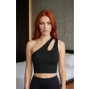 Kadın Siyah Tek Omuz Cut Out Detaylı Crop Top Bluz – Şık, Rahat ve Kolay Kombinlenebilir