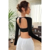 Kadın Siyah Uzun Kol Göğüs ve Sırt Dekolteli Crop Top Bluz – Şık, Rahat ve Kolay Kombinlenebilir