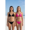 Kadın Siyah ve Fuşya Minimal Kesim Üçgen Bikini Üstü – Modern ve Şık Tasarım