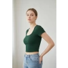 Kadın Yeşil Yarım Kol Düz Yaka Crop Top Bluz – Şık, Rahat ve Kolay Kombinlenebilir