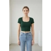 Kadın Yeşil Yarım Kol Düz Yaka Crop Top Bluz – Şık, Rahat ve Kolay Kombinlenebilir
