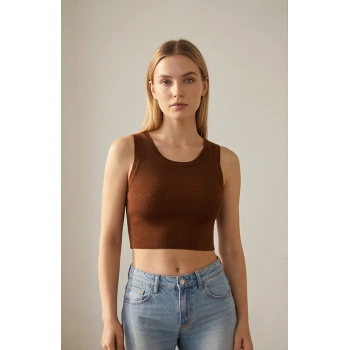 Kadın Kahverengi Kare Yaka Crop Top Bluz – Şık, Rahat ve Kolay Kombinlenebilir