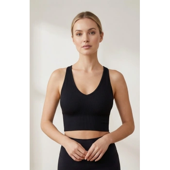 Kadın Siyah Derin Göğüs Dekolteli Şık Crop Top Bluz – Şık, Rahat ve Kolay Kombinlenebilir