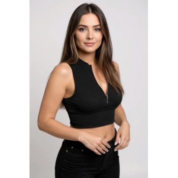 Kadın Siyah Yarım Fermuarlı Sıfır Kol Crop Top Bluz – Şık, Rahat ve Kolay Kombinlenebilir