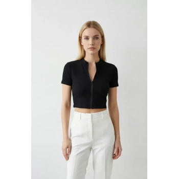 Kadın Siyah Yarım Fermuarlı ve Kısa Kollu Crop Top Bluz