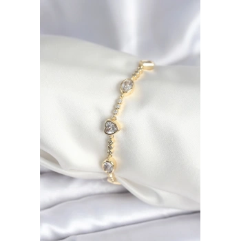 Pirinç Gold Renk Zirkon Taşlı Kalpli Model Kadın Bileklik 5886