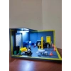 Işıklı Mini Garaj Dioraması – Detaylı Atölye Sahnesi Dekor Objesi