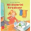 Nil Dişlerini Fırçalıyor