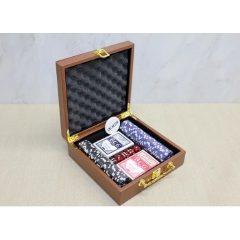 Deri Çantalı 100 Chip Ve 2 Adet İskambil Kağitına Sahip Poker Oyunu Alk4228