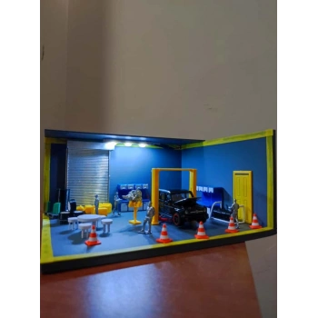 Işıklı Mini Garaj Dioraması – Detaylı Atölye Sahnesi Dekor Objesi