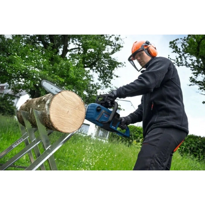 Bosch GKE 18V-40 Profesyonel Akülü Zincirli Ağaç Kesme Testeresi ( 1 adet 18V 5,5 Ah akü ve şarj aleti dahil )