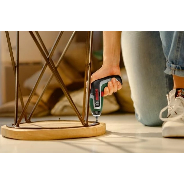 BOSCH IXO 7 Akülü vidalama makinesi + vidalama set