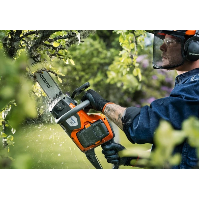 HUSQVARNA 215İ AKÜLÜ TESTERE + AKÜ 40-B70 + ŞARJ C80 SP 11G 1/4 34 diş