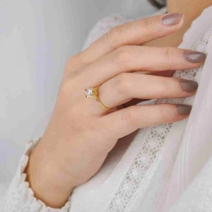 14 Ayar Altın Yüksek V Tektaş Yüzük