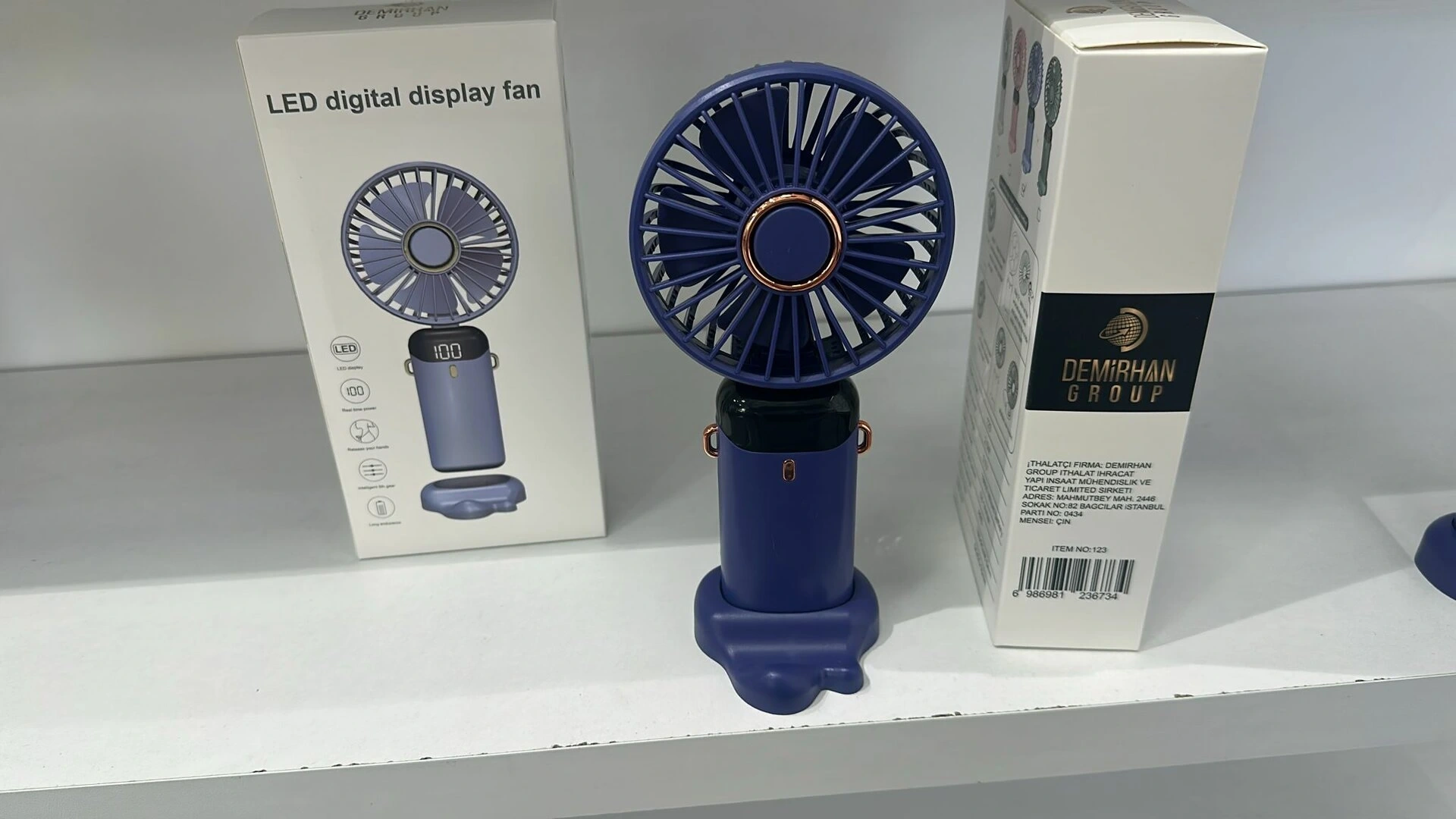 DEMİRHAN GRUP DG-123 ( LED GÖSTERGELİ ) (USB ŞARJLI) MİNİ EL FANI (SABİT BAŞLIK) (5-KADEME HIZ) (TELEFONLUKLU M.ÜSTÜ AYAK) VANTİLATÖR*120