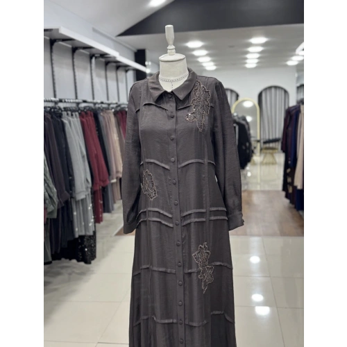 ÖNÜ BONCUK ÇİÇEK DESEN İŞLEMELİ ELBİSE - Kahverengi