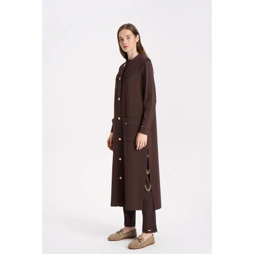 YAKASI SAÇ ÖRGÜLÜ YELEK - Kahverengi