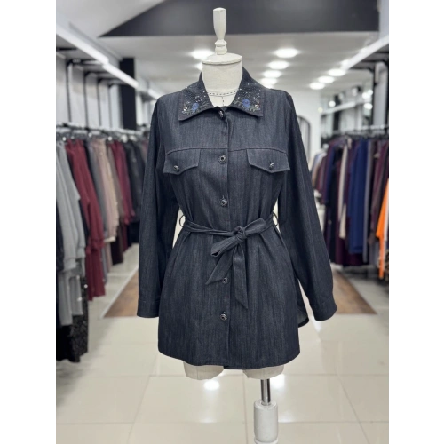 YAKASI VE SIRTI KELEBEK DESEN İŞLEMELİ KAP - Siyah