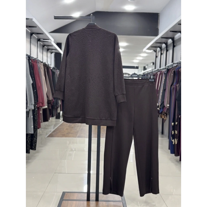 KABARTMALI KUMAŞ VE BONCUK İŞLEME DETAYLI PANTOLONLU İKİLİ T - Kahverengi