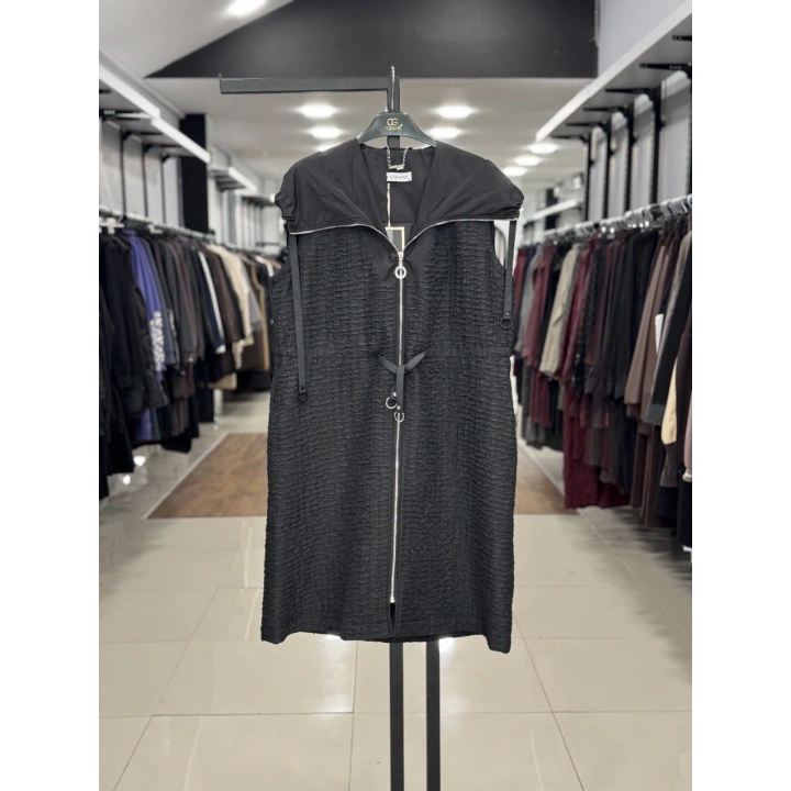 KAPŞONLU KABARTMA KUMAŞLI YELEK - Siyah