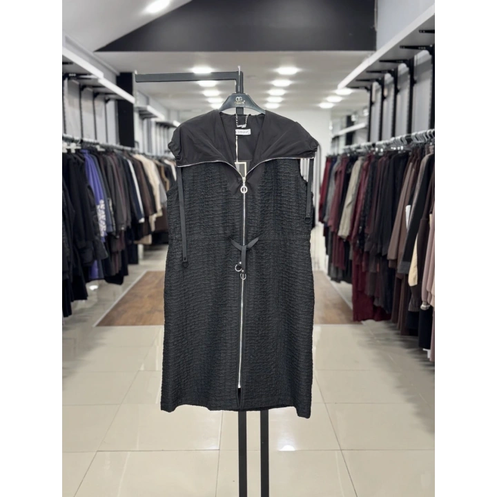 KAPŞONLU KABARTMA KUMAŞLI YELEK - Siyah