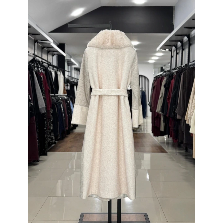 KÜRK DETAYLI KEMERLİ KABAN - Ekru