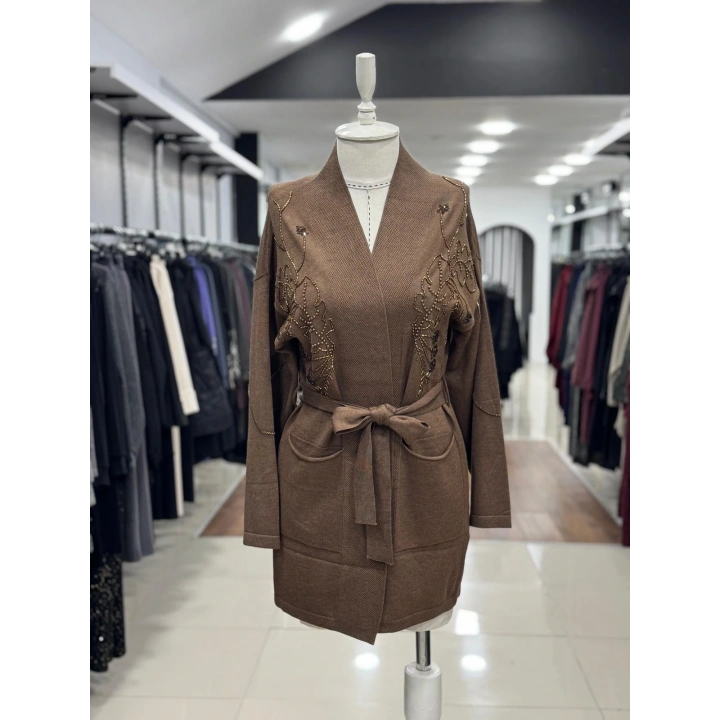 ÖN ARKASI BONCUK İŞLEMELİ KEMERLİ TRİKO HIRKA - Kahverengi