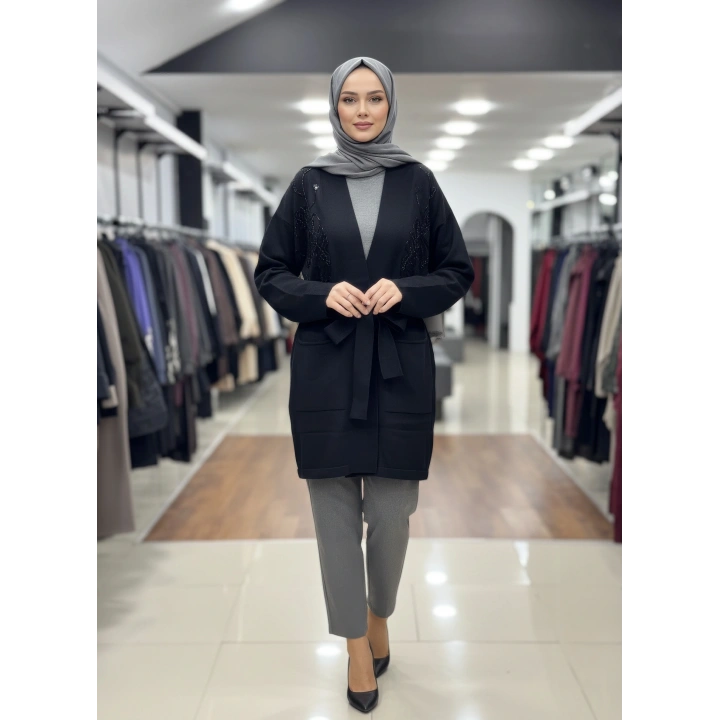 ÖN ARKASI BONCUK İŞLEMELİ KEMERLİ TRİKO HIRKA - Siyah