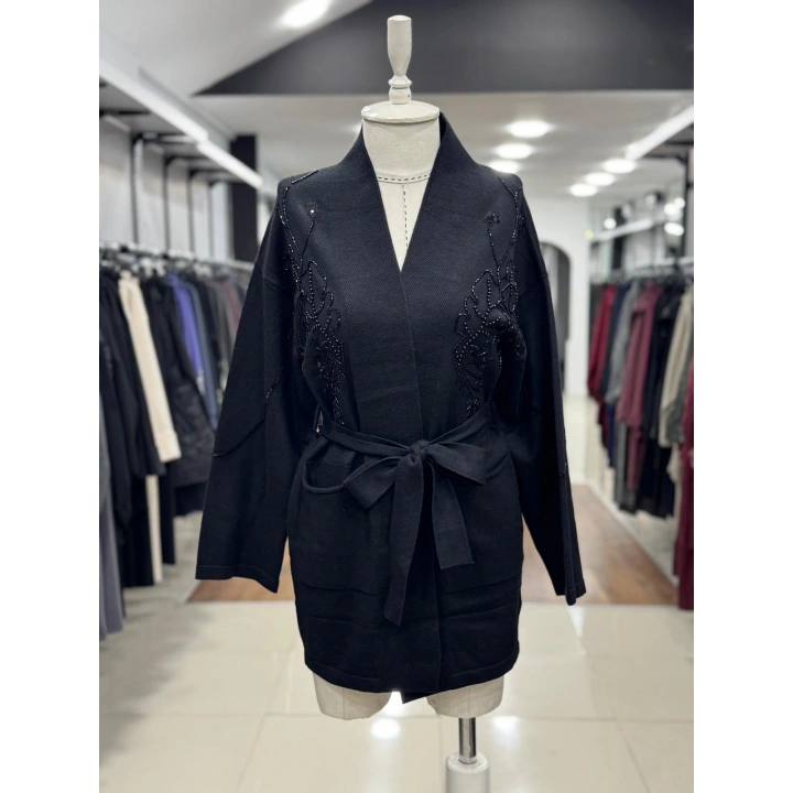 ÖN ARKASI BONCUK İŞLEMELİ KEMERLİ TRİKO HIRKA - Siyah