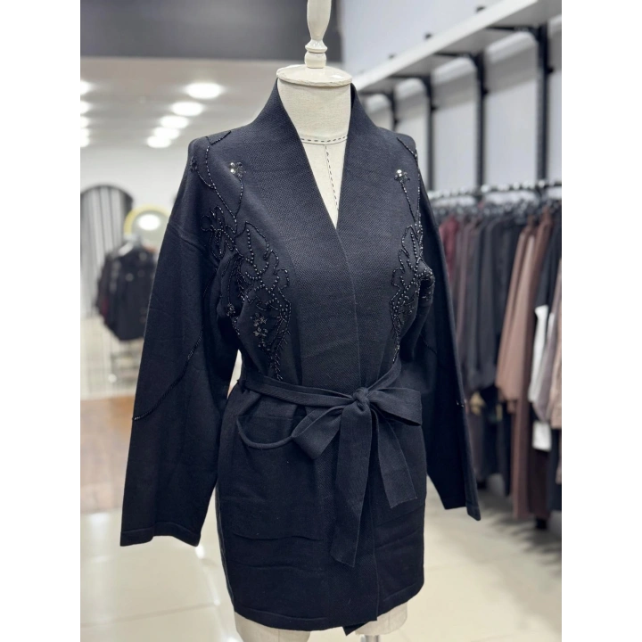 ÖN ARKASI BONCUK İŞLEMELİ KEMERLİ TRİKO HIRKA - Siyah