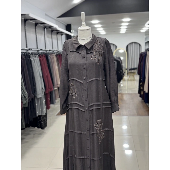 ÖNÜ BONCUK ÇİÇEK DESEN İŞLEMELİ ELBİSE - Kahverengi