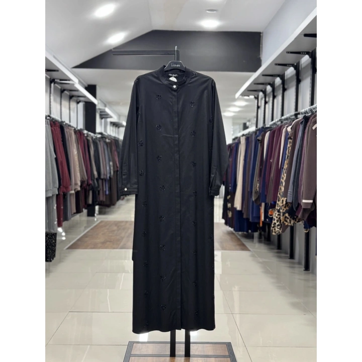 ÖNÜ GİZLİ DÜĞMELİ BOCUK İŞLEMELİ BELDEN KEMERLİ ELBİSE - Siyah